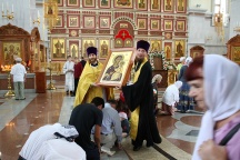 Освящение иконы Божией Матери "Одигитрия", написанной на средства Ассоциации такси г.Хабаровска. Спас-Преображенский собор - Храм преп. Серафима Саровского. 31 июля 2011г.
